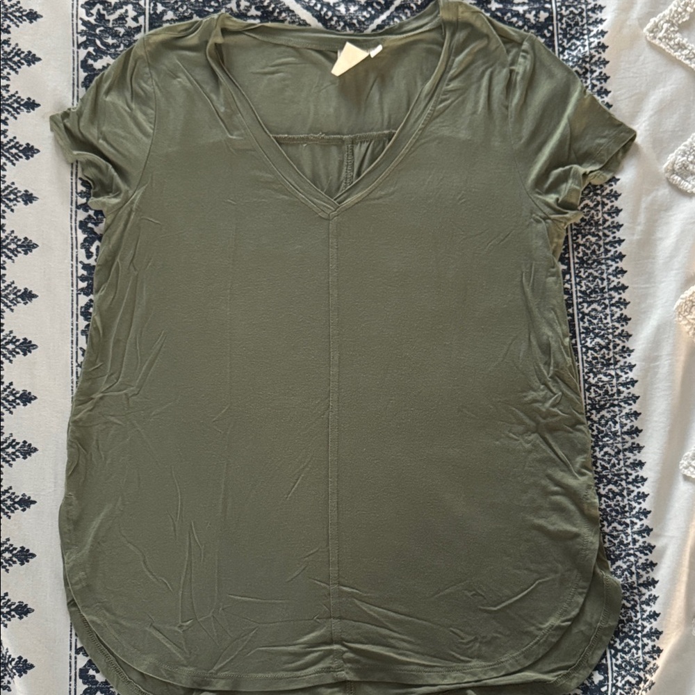 White Crow Sage V-Neck Short Sleeve Tee